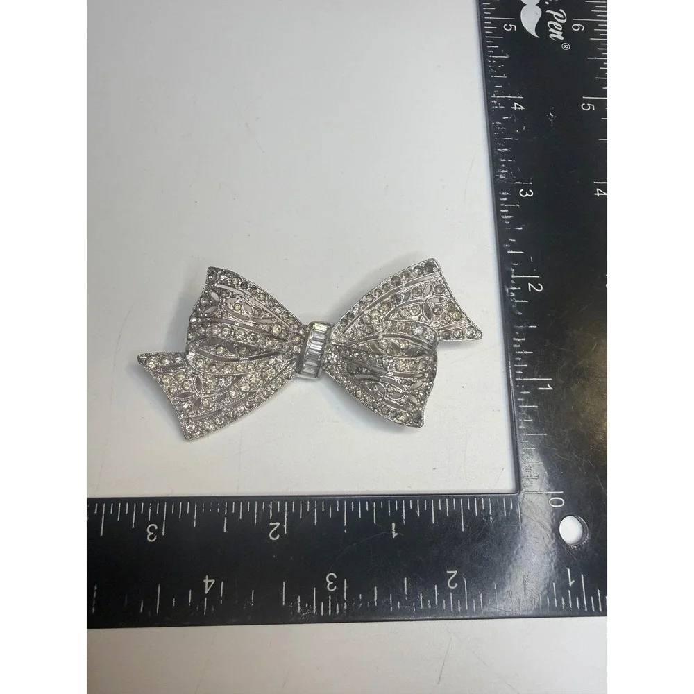 Vintage Silver Tone Rhinestone Bow Brooch Filigree Crystal Ribbon Pin Accessory
